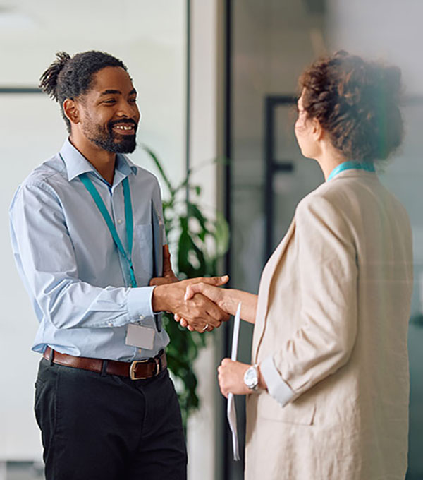 candidate-shaking-hands-with-female-2 https://capitalhr.com.au/wp-content/uploads/2024/07/candidate-shaking-hands-with-female-2.jpg